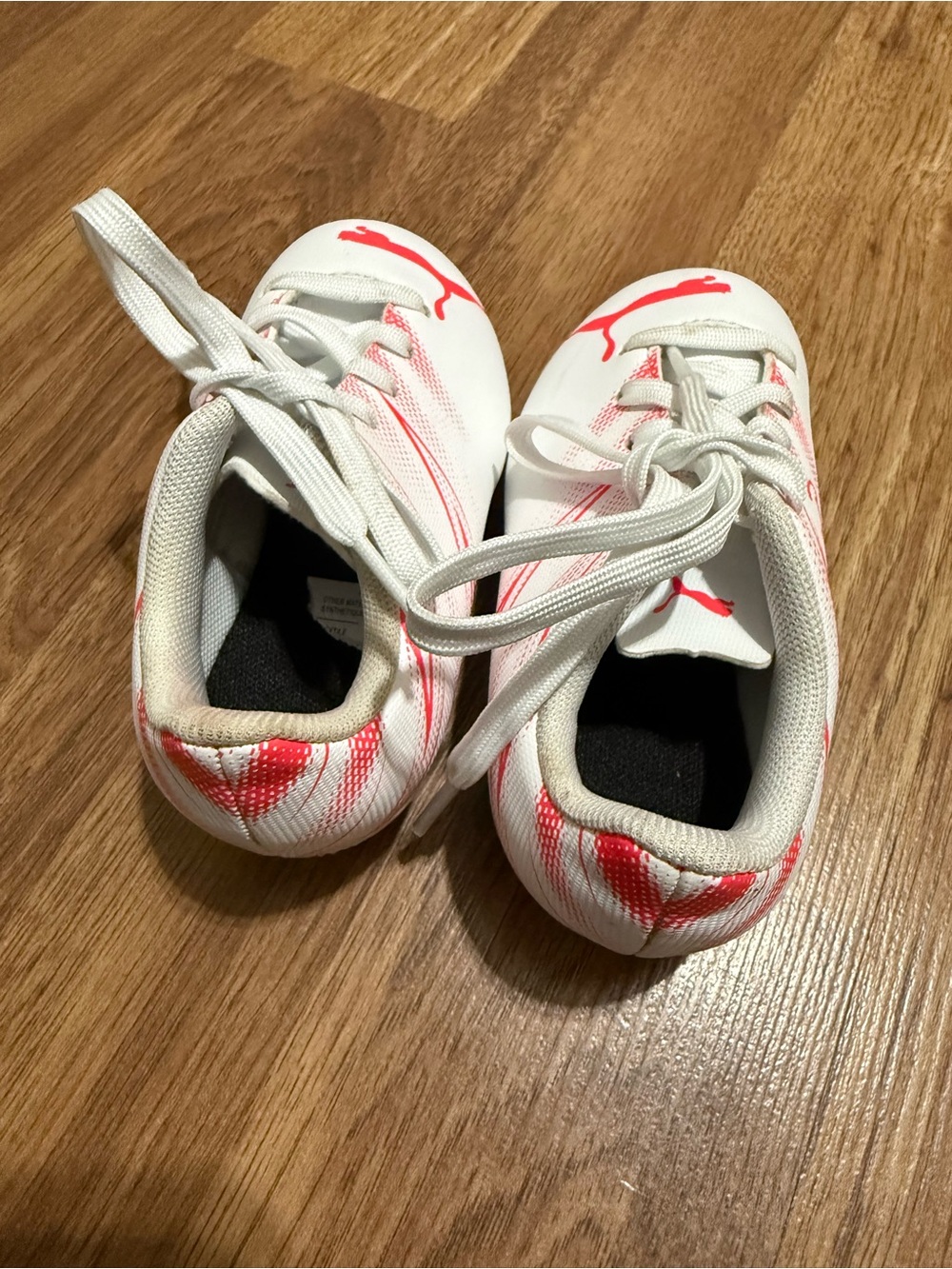 Puma cleats in Bright Pink and white - Picture 4 of 11